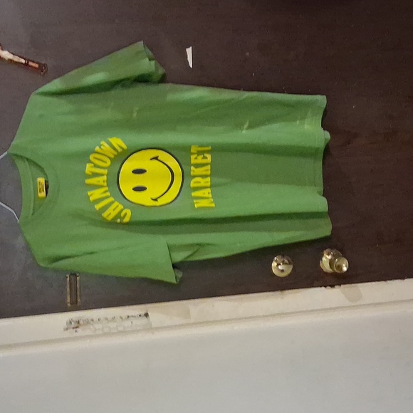 Mens Chinatown Market Green Shirt - Picture 1 of 4